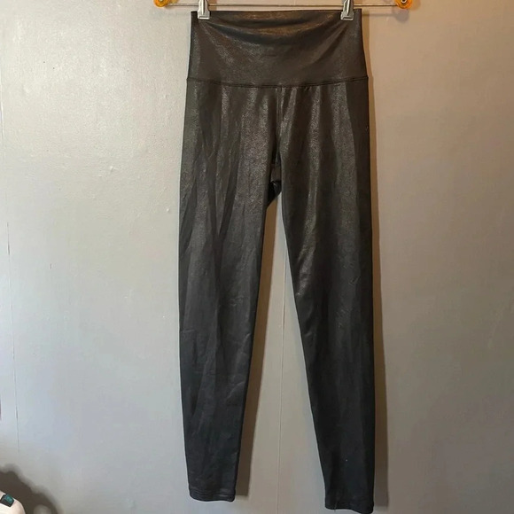 Aerie black embossed leggings size small - Picture 1 of 7